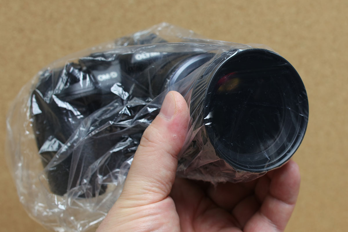 透明度が高めのシャワーキャップなら、レンズ前面を覆ってしまっていても一応は撮影できたりします。レンズ前面を覆うビニール面をピンと張っていれば、下の写真のようにソフトフォーカス的なフィルター効果が悪くない感じで得られたりも。