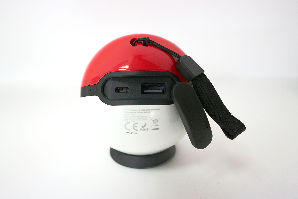 背面のふたを開けたところ。ゲームの世界では一個200円のモンスターボールだが、こちらは5184円（税込み）