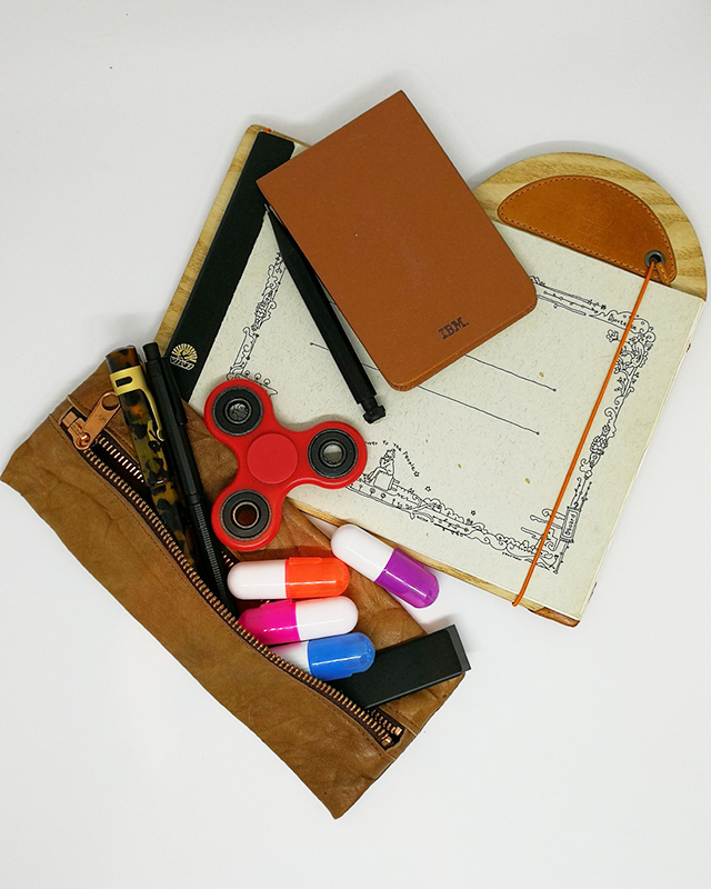 ポーチ型のペンケースに入れて日常使いのマーカーとして