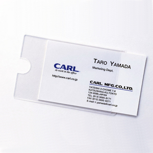カール事務器の「名刺ポケット」シリーズ。左から、縦開きのCL-60、横開きのCL-61、横開きでフラップ付きのCL-62です。名刺はもちろん、クレジットカードサイズの樹脂カードなども入ります。※画像はメーカーウェブサイトより抜粋。