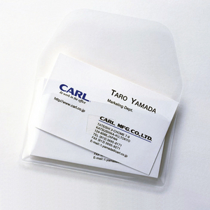 カール事務器の「名刺ポケット」シリーズ。左から、縦開きのCL-60、横開きのCL-61、横開きでフラップ付きのCL-62です。名刺はもちろん、クレジットカードサイズの樹脂カードなども入ります。※画像はメーカーウェブサイトより抜粋。