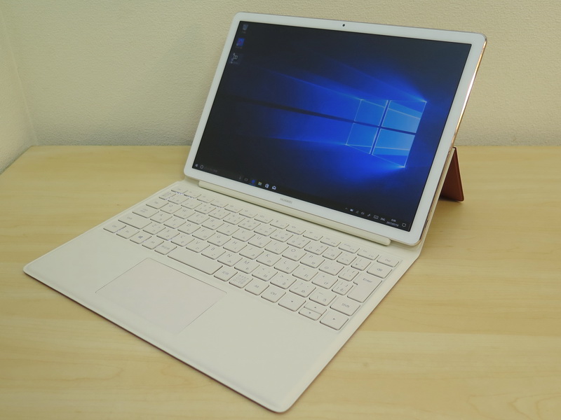 ファーウェイ HUAWEI MateBook E（9万2800円～）<br>サイズ：約278.8(W)×194.1(D)×6.9(H)mm<br>重量：約640g（本体のみ）、1100g（本体＋キーボードカバー）<br>CPU：第7世代インテル Core i5/Core m3プロセッサー<br>メモリー：8GB/4GB<br>ストレージ：256/128GB、ワイヤレス：IEEE 802.11 a/b/g/n/ac、Bluetooth 4.1<br>カラー：シャンパンゴールド（写真）、チタニウムグレー