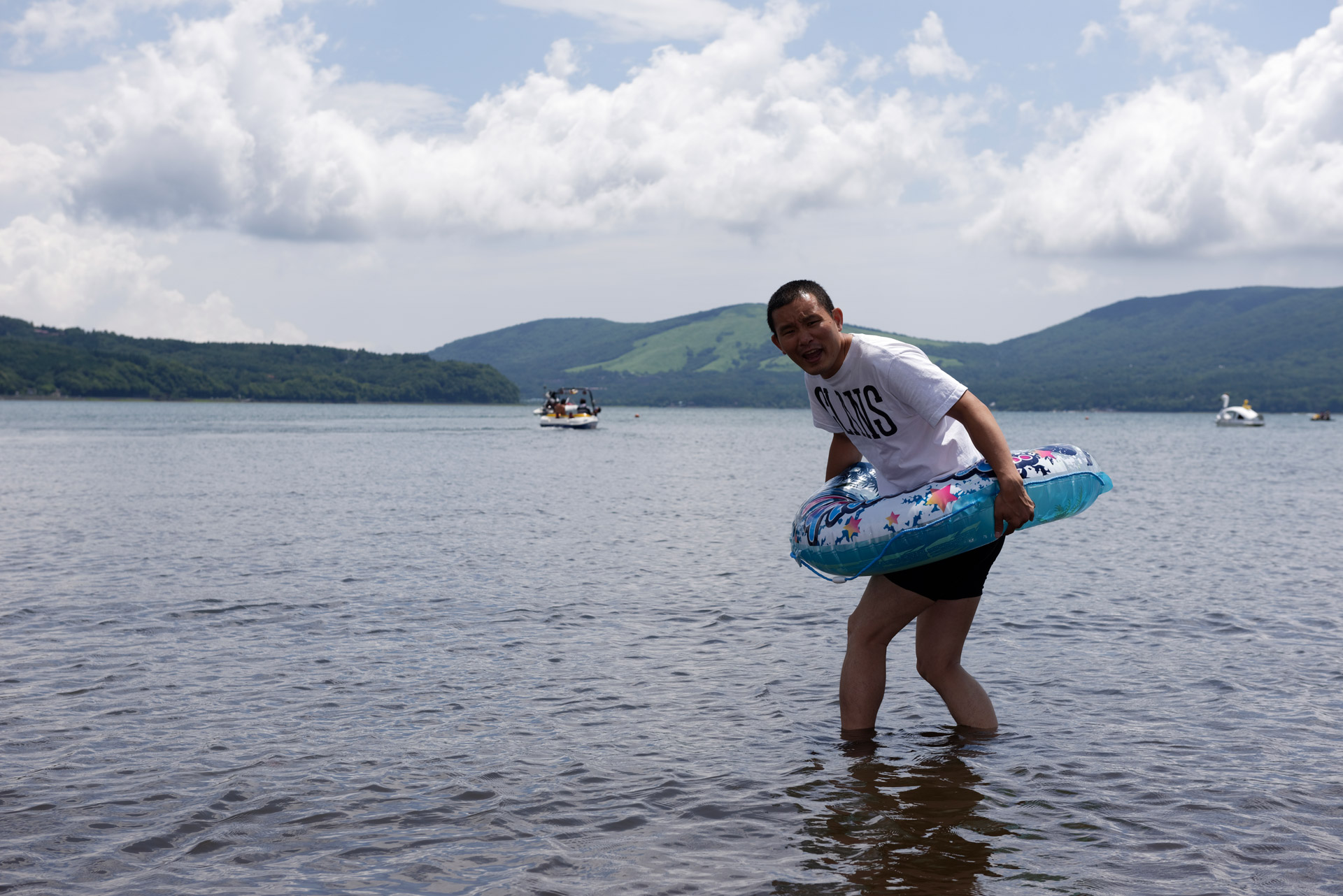 え、違う？ 水上バイクで沖に!?