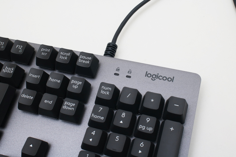NumLockの表示はないが、CapsLockとWindowsキーのロックはある。Windowsキーのロックはfn＋F12