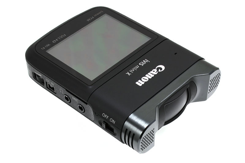 こちらは「iVIS mini」の後継機種「iVIS mini X」。レビュー記事は<a href="http://k-tai.watch.impress.co.jp/docs/column/stapa/676176.html" class="n" target="_blank">コチラ</a>にありますが、これも生産終了品です。「iVIS mini」よりも「さらに取材用として使いやすくなった」ので、コレを使用開始。現在も使っています。