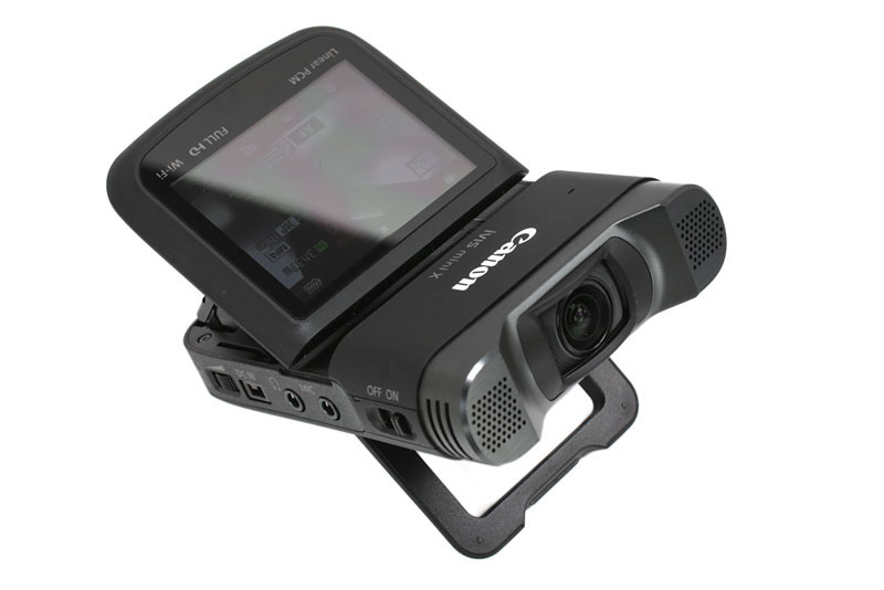 こちらは「iVIS mini」の後継機種「iVIS mini X」。レビュー記事は<a href="http://k-tai.watch.impress.co.jp/docs/column/stapa/676176.html" class="n" target="_blank">コチラ</a>にありますが、これも生産終了品です。「iVIS mini」よりも「さらに取材用として使いやすくなった」ので、コレを使用開始。現在も使っています。