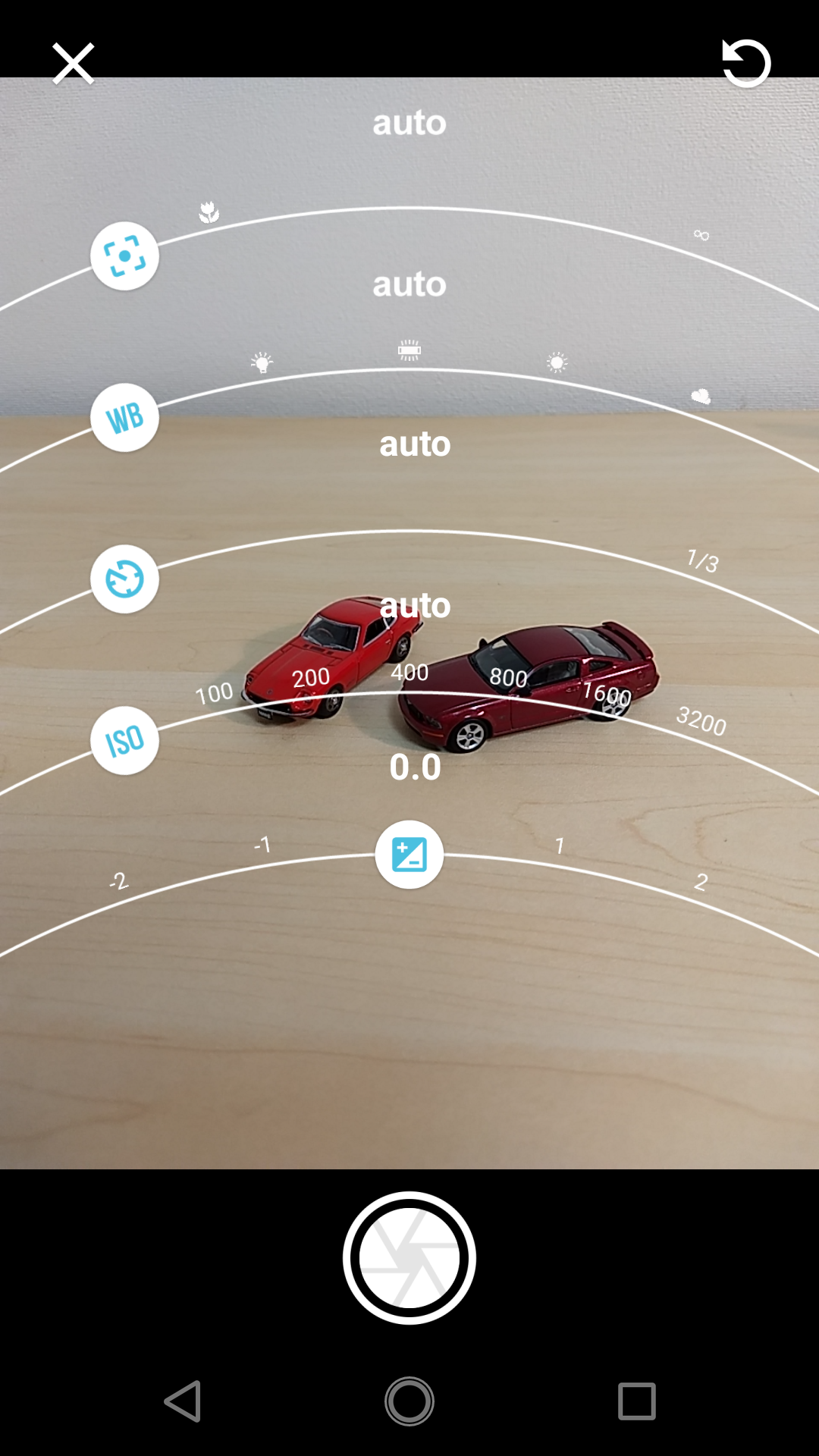 プロフェッショナルモードではISO感度や露出などを細かく設定することが可能
