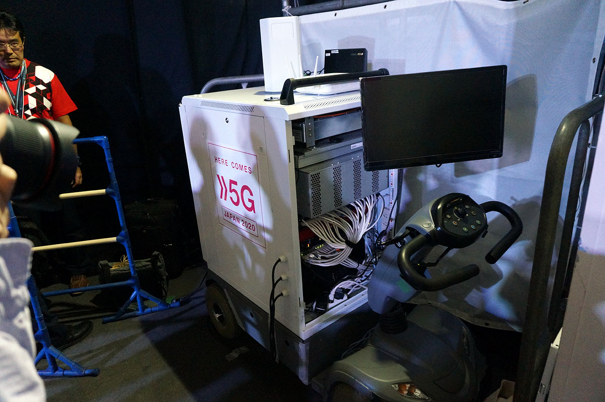 観客のスマートフォン向けにWi-Fiアクセスポイントが用意され、そのバックボーンの途中で5Gの実験局を利用