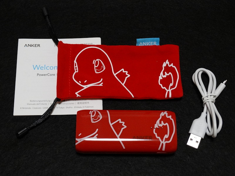 10000の本体は梨地で指紋が目立たないデザイン、5200はツヤがあり安さを感じさせないデザイン