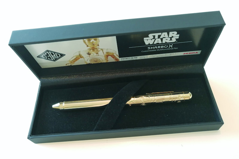 限定販売らしく、立派なケースに入っている