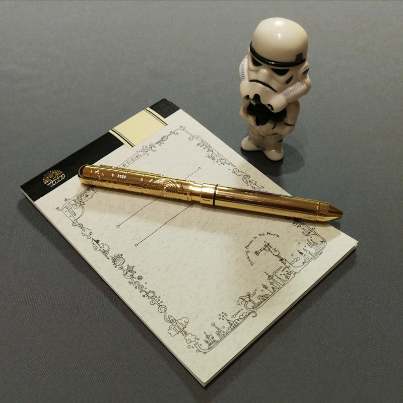 予想外の組み合わせはなかなか楽しい。ストームトルーパーのUSBメモリーとC-3POシャーボX……