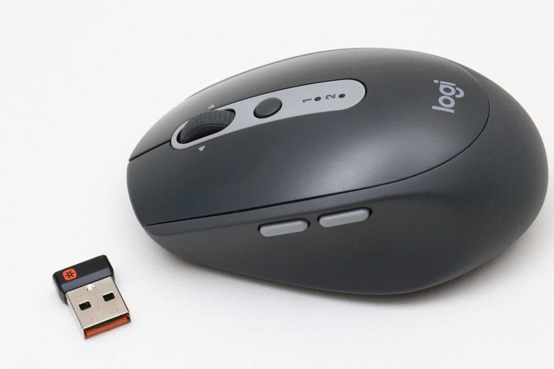 USBドングルも付属し、USBとBluetoothの両方で使える。ドングルは電池ボックスに収納可能