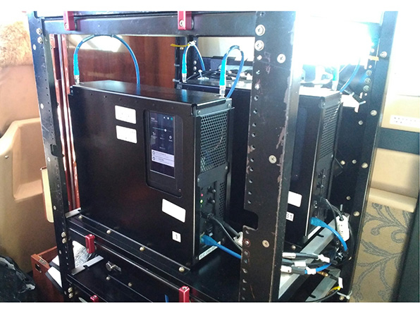 機内の実験装置