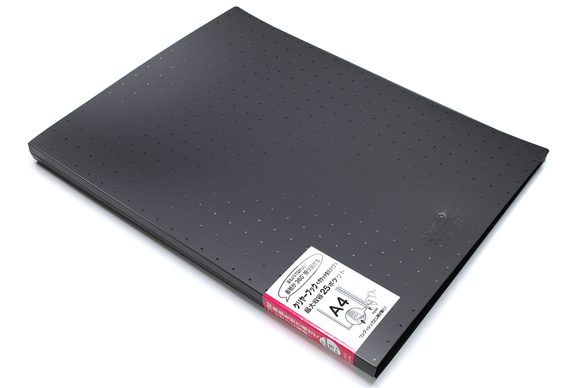 A4・30穴タイプに対応したファイル。A4書類が入るポケットなどを綴じられます。