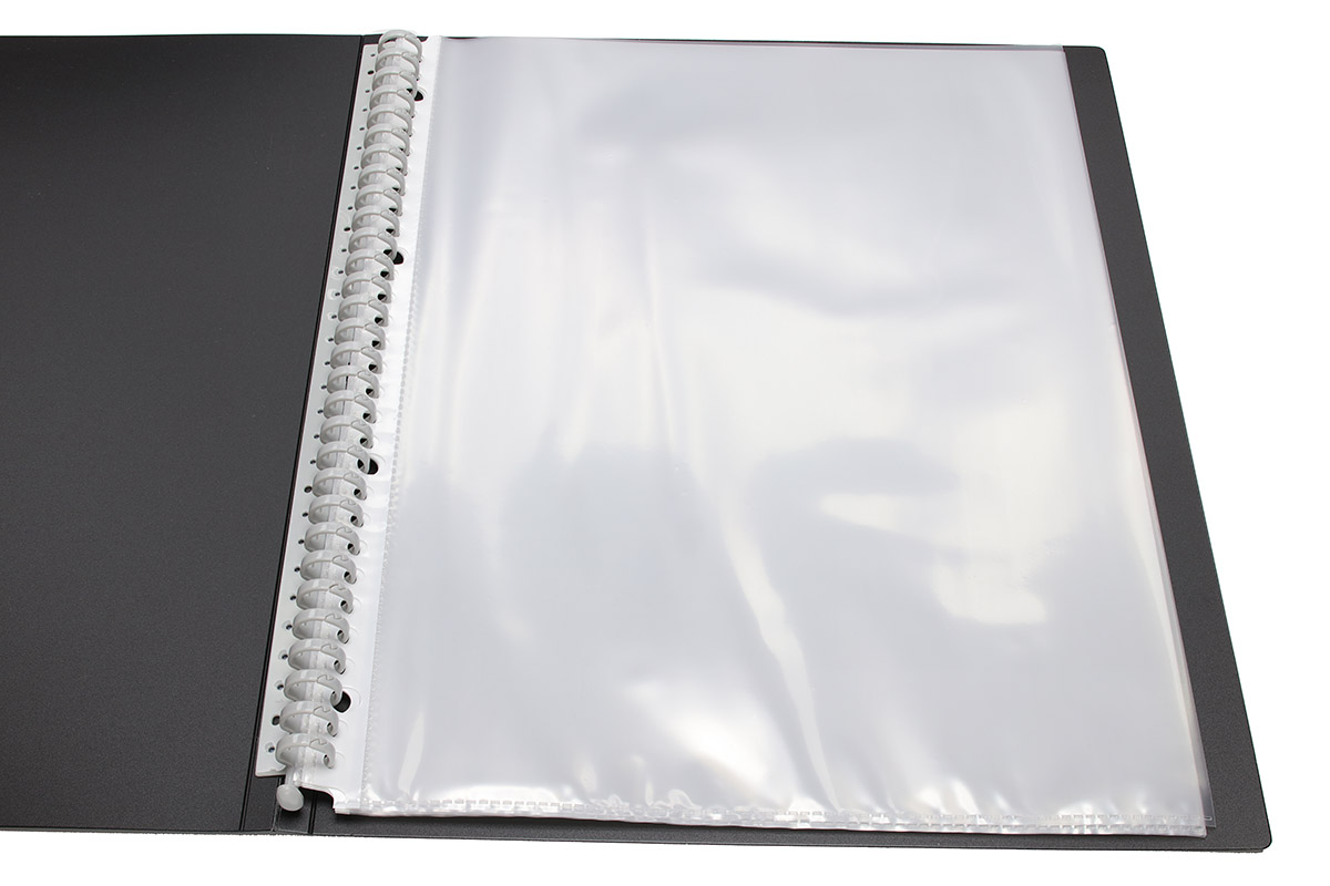 A4・30穴タイプに対応したファイル。A4書類が入るポケットなどを綴じられます。