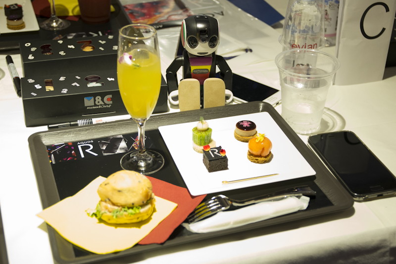 参加者の中にはロボホンを持参したユーザーも