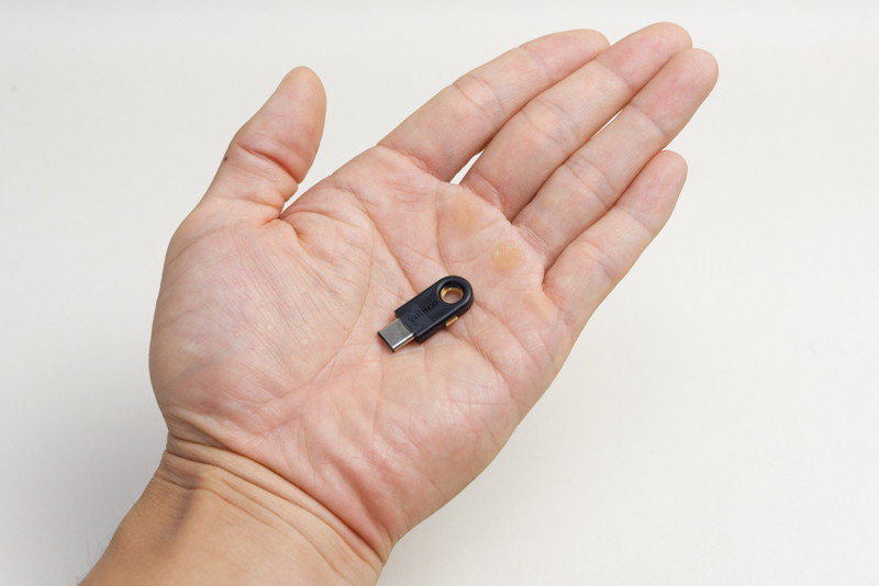 Type-Cポートに使える「YubiKey 4C」