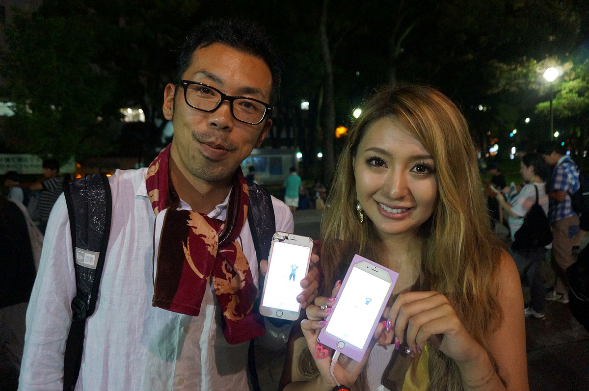 東京の男性と名古屋からの女性でともにレベル40とのこと。千葉から来た友人とともに参戦。今回のイベントは「10点満点」と高評価。初回入場組で「ネタバレに触れずミュウツーと知って大興奮した」