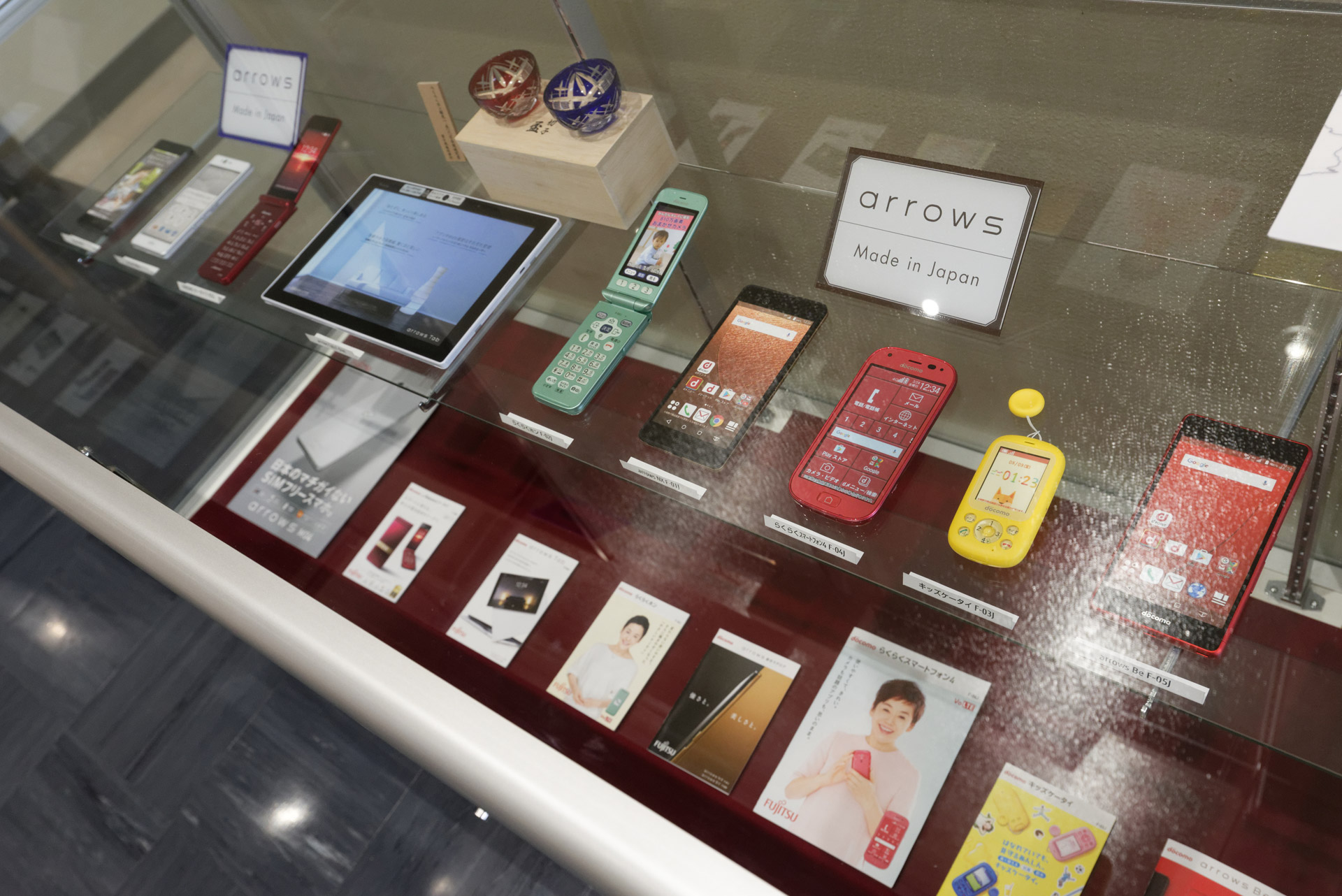 同工場で生産している製品。富士通製スマートフォンはすべてこの工場から生まれている