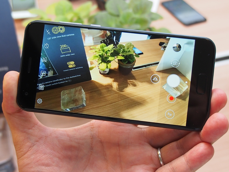 標準とワイドの切り替えが可能なZenFone 4