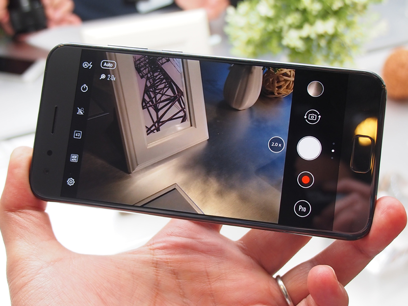 ZenFone 4 Proは、2倍のズームに対応する