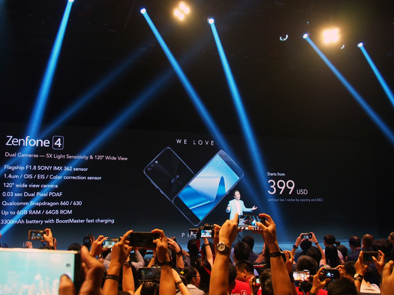 ZenFoneの発表会では恒例となったシー会長による価格発表