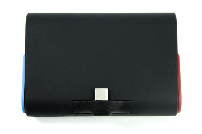 その名の通り、Switchをバッテリーに“置く”だけで充電が開始される