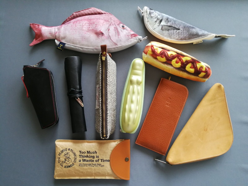 ペンケースはステーショナリーの中でもマストバイなアイテム。実用系から、季節型商品、ウケ狙い、デザイナーズブランドまで多種多様で楽しいアイテムだ