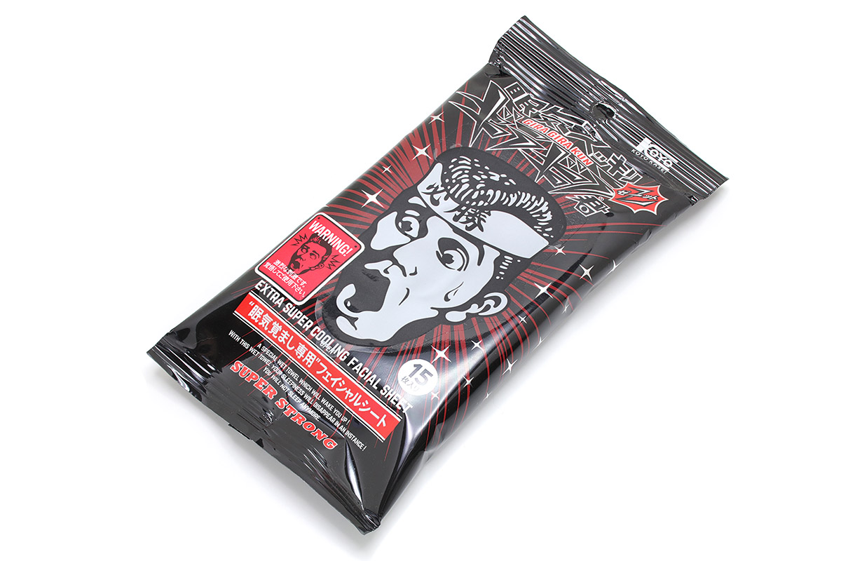 左写真は左から「オリジナル」（シートサイズ150×200mm/15枚入り/メーカー価格税別250円）、「大判」（シートサイズ200×300mm/10枚入り/メーカー価格税別250円）、「ボトル」（シートサイズ140×200mm/80枚入り/メーカー価格税別500円）。右写真は「Zスーパーストロング」（シートサイズ150×200mm/15枚入り/メーカー価格税別250円）です。