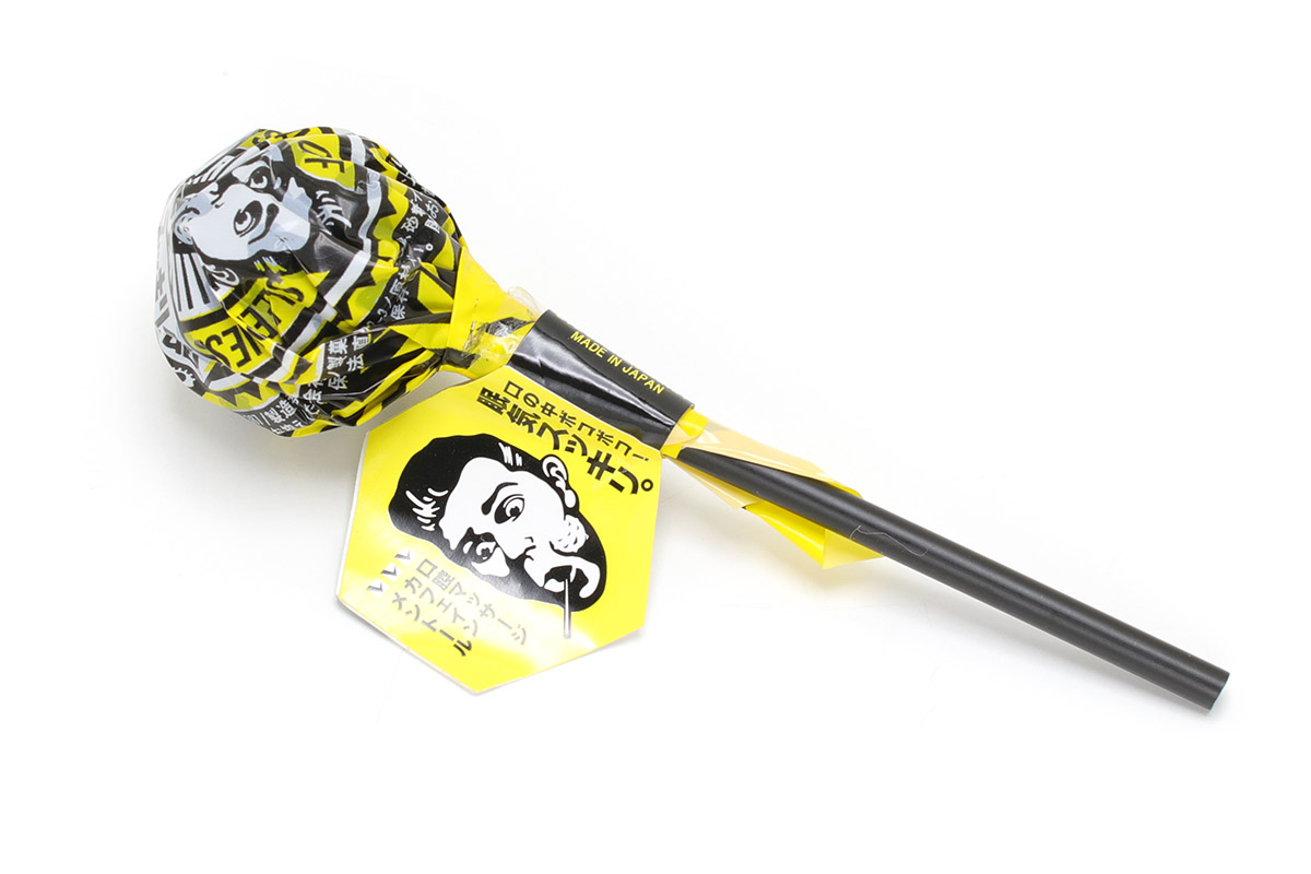 棒の先にボコボコ突起付きのキャンディがある「眠気スッキリ飴」。強いメントール風味です。メーカー価格税別200円。