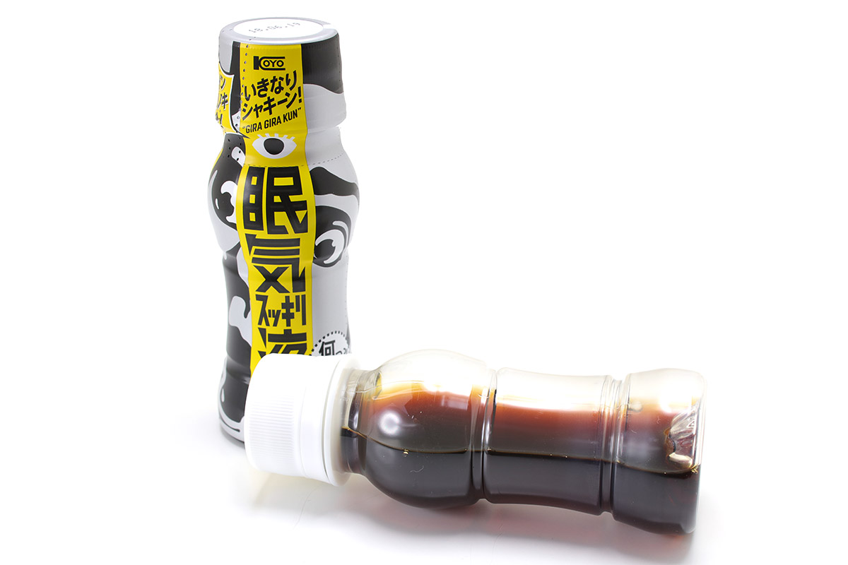 形容しがたい味がする「眠気スッキリ液」。濃い茶褐色、醤油のような色の液体です。65ml入りでメーカー価格税別300円。