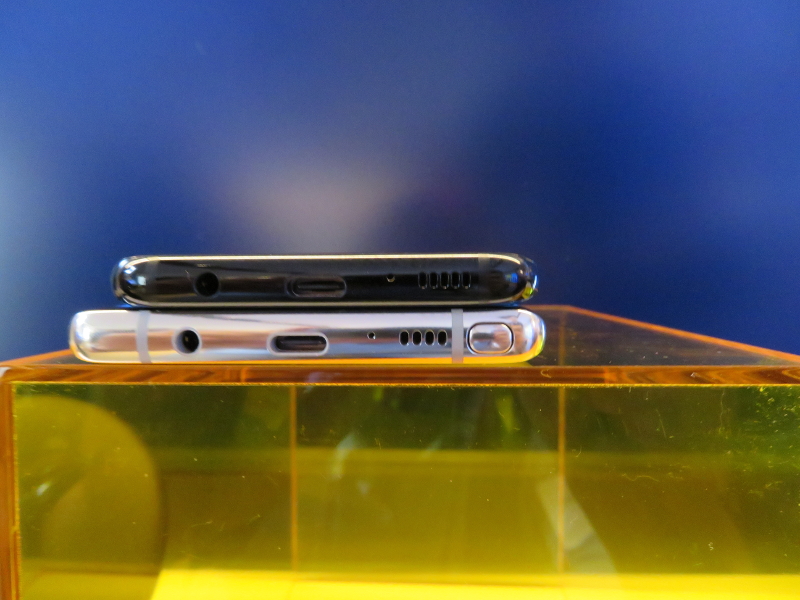 Galaxy S8（上）とGalaxy Note8（下）とでは側面のカーブの角度もやや異なる