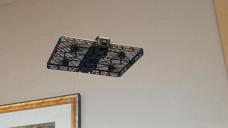 リファレンスベースで開発された自撮りドローン