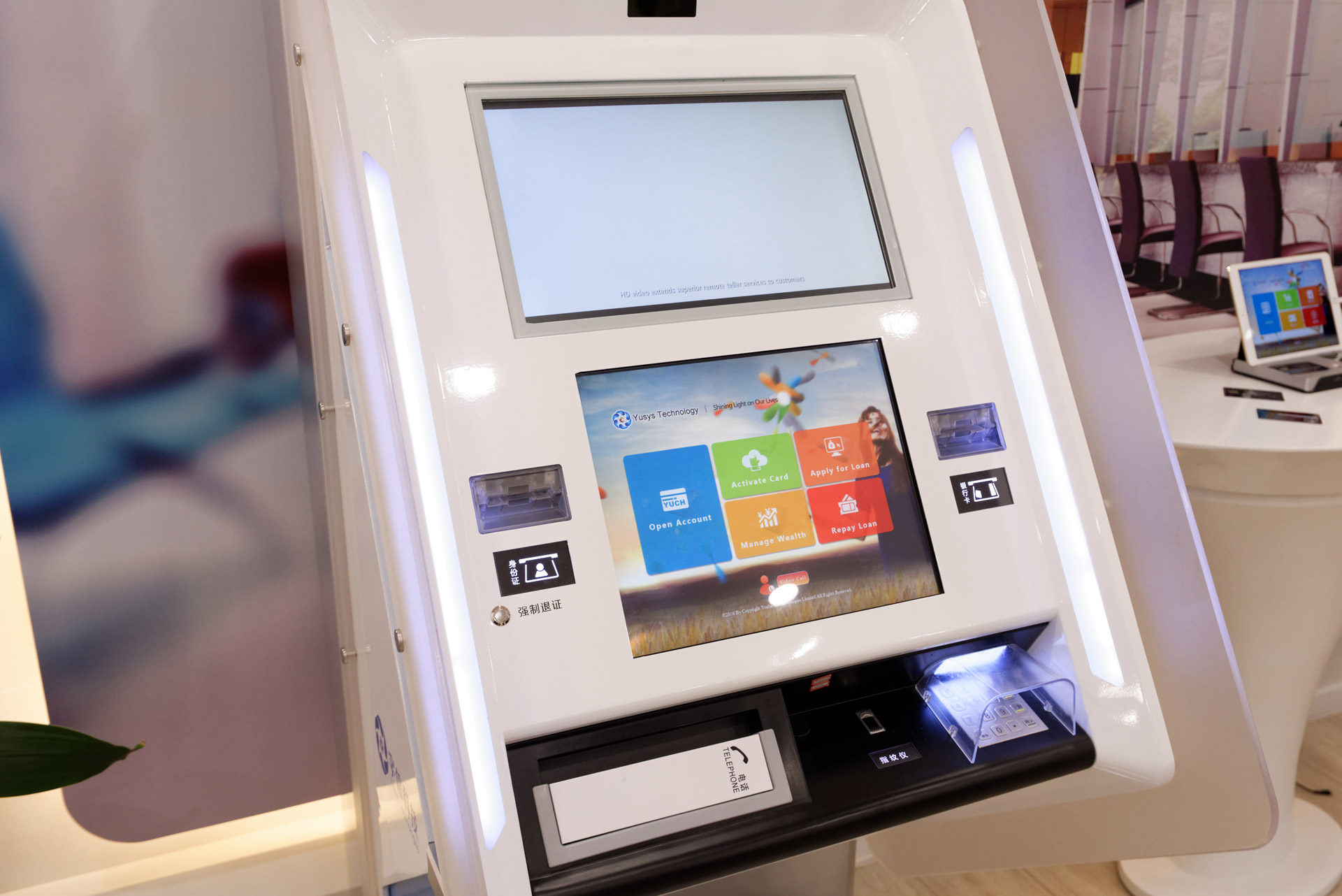 遠隔で審査などを行うことで、窓口ではなく端末上の操作で銀行口座を開設することが可能に