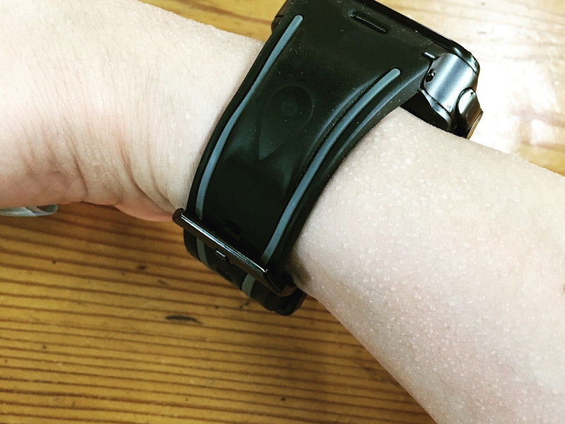 腕先にもこれだけ汗をかくので、顔はもっとひどいことに（自粛）