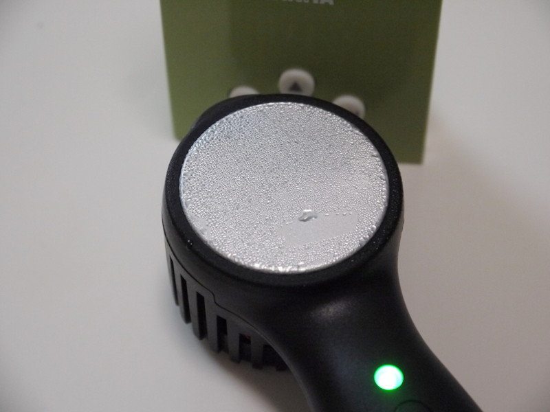 湿度が高いと結露する。防水性能はないので、しまうとき以外でもこまめに拭き取りたい