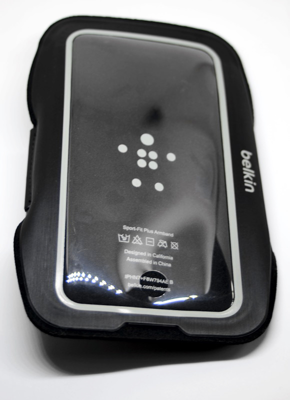 「Sport-Fit Plusアームバンド」。本体をすっぽり入れるカバータイプ