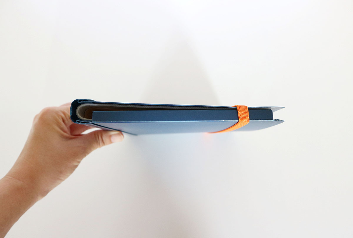 半分にしても中の紙には折り目はつかない