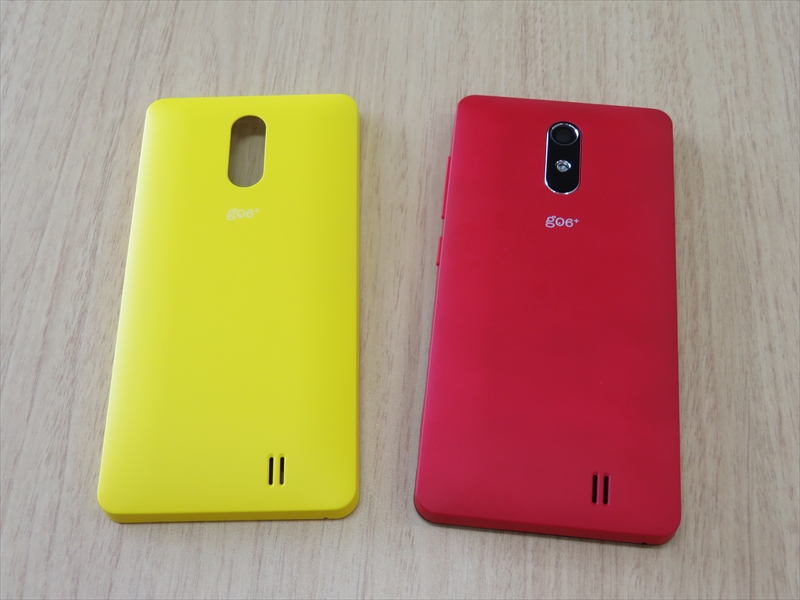 背面パネルは「gooRed」ともう1色が付属