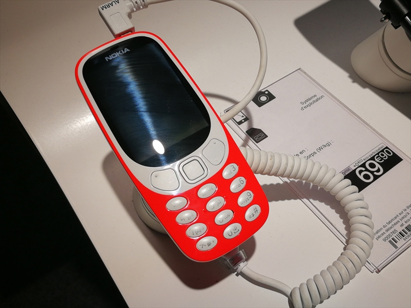 パリの量販店でNokia 3310が売っていた