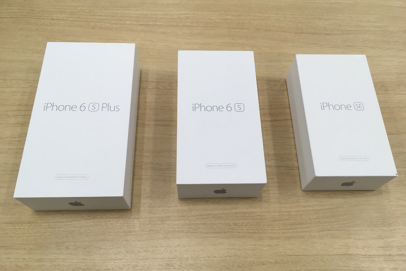 楽天モバイル取扱いの整備済iPhoneのパッケージ