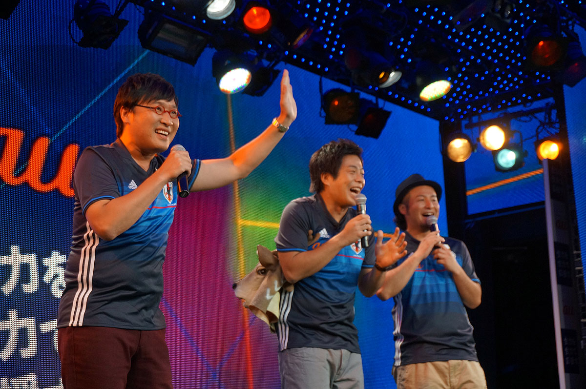 左から山里、藤田、石山