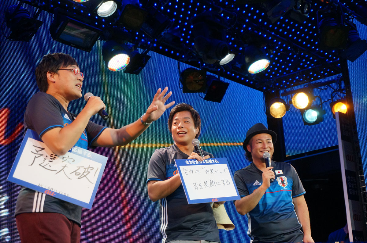 それぞれの夢は？　という質問に山里は「予選突破と三太郎CM出演」と回答。対する藤田は観客を笑顔にするとコメントすれば、山里が「真面目か！」とツッコミ。しかしバンビーノの2人は即座に「“予選突破”のほうが真面目や！」とツッコミを返す