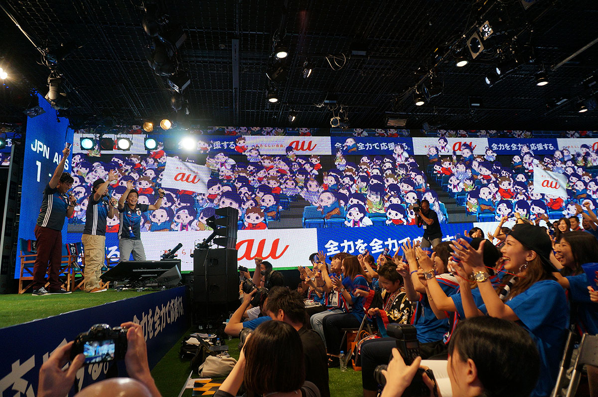 前半41分に相手のすきを突くかのような浅野選手のゴールが決まり会場は大盛り上がり