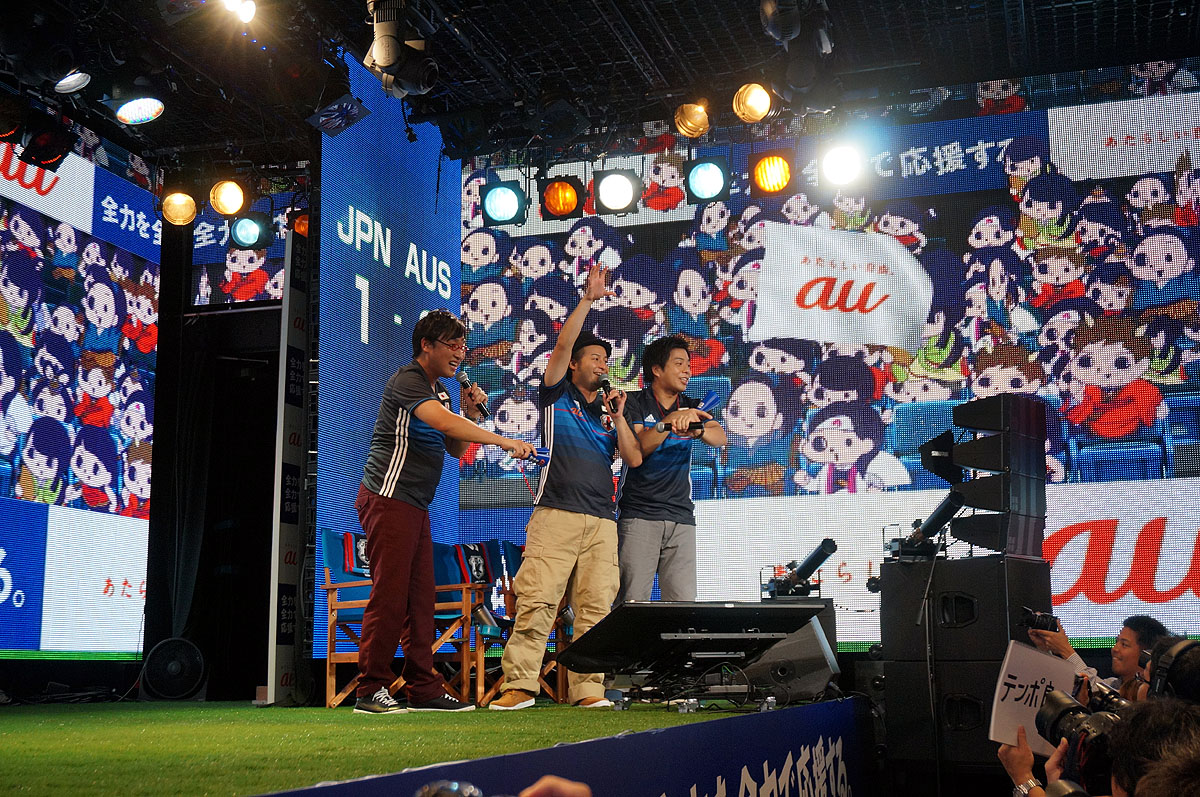 前半41分に相手のすきを突くかのような浅野選手のゴールが決まり会場は大盛り上がり