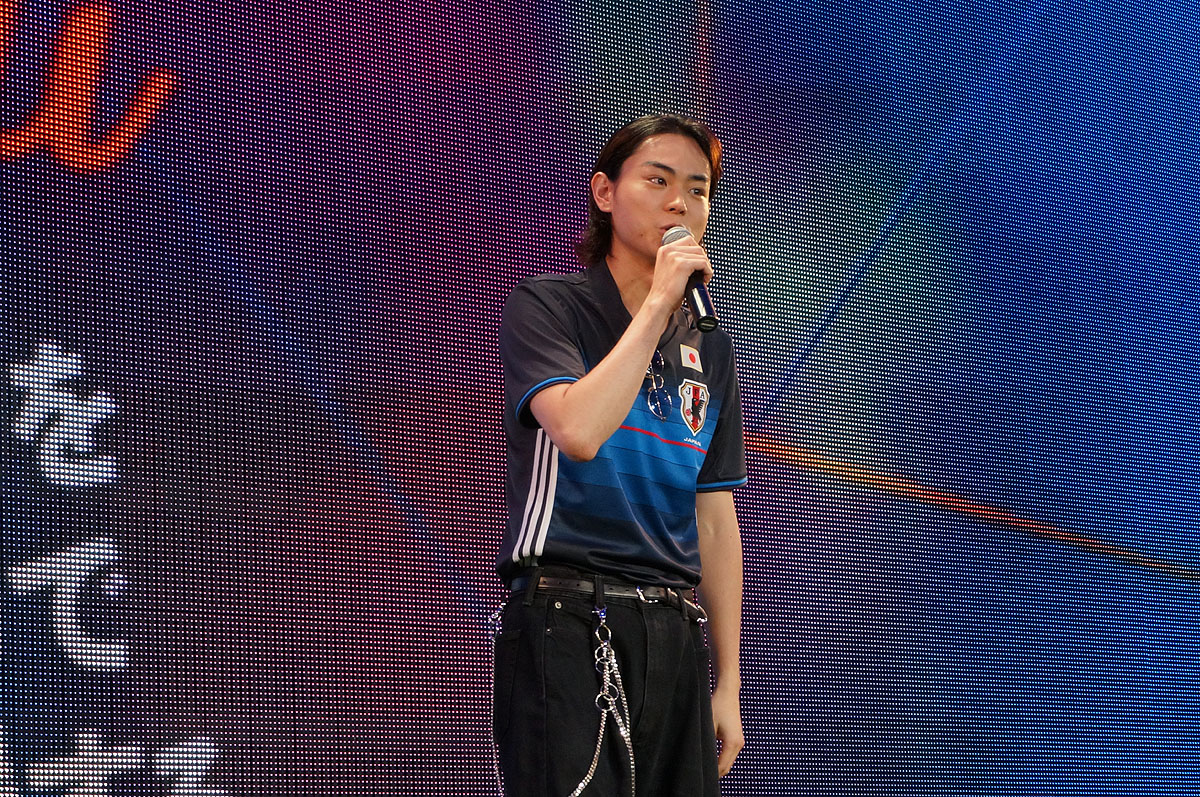 会場へ現われた菅田将暉