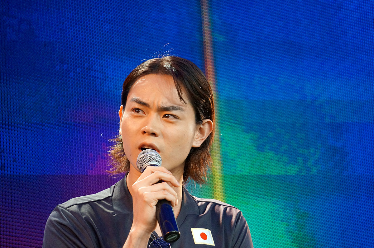 コーナーキックの場面になると4人揃って「コーナー！」と手を上げてアピール