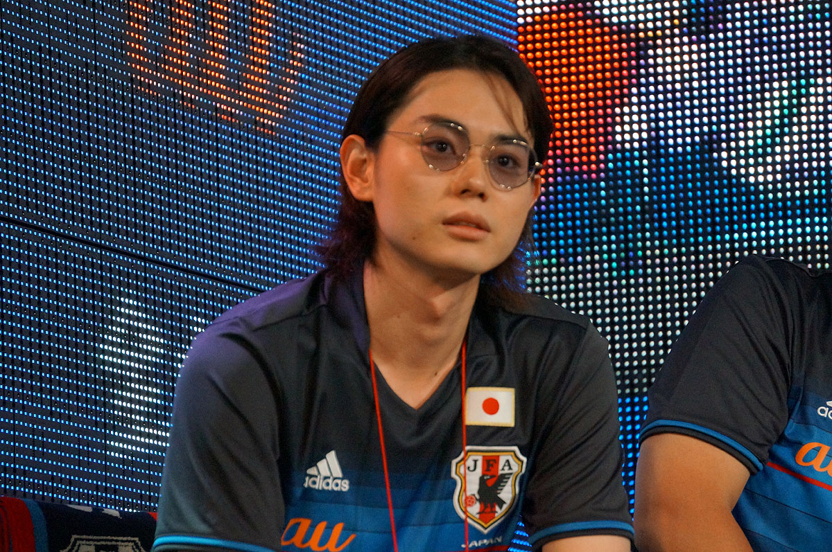 コーナーキックの場面になると4人揃って「コーナー！」と手を上げてアピール