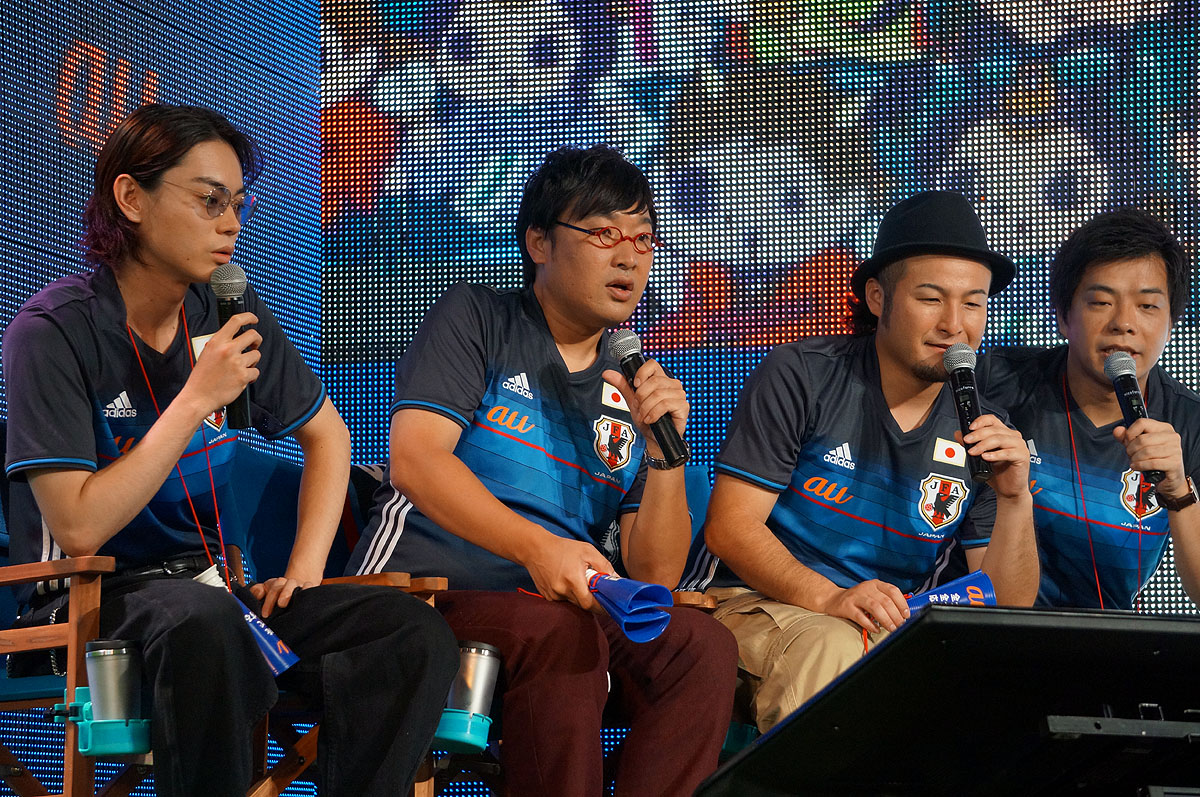 コーナーキックの場面になると4人揃って「コーナー！」と手を上げてアピール