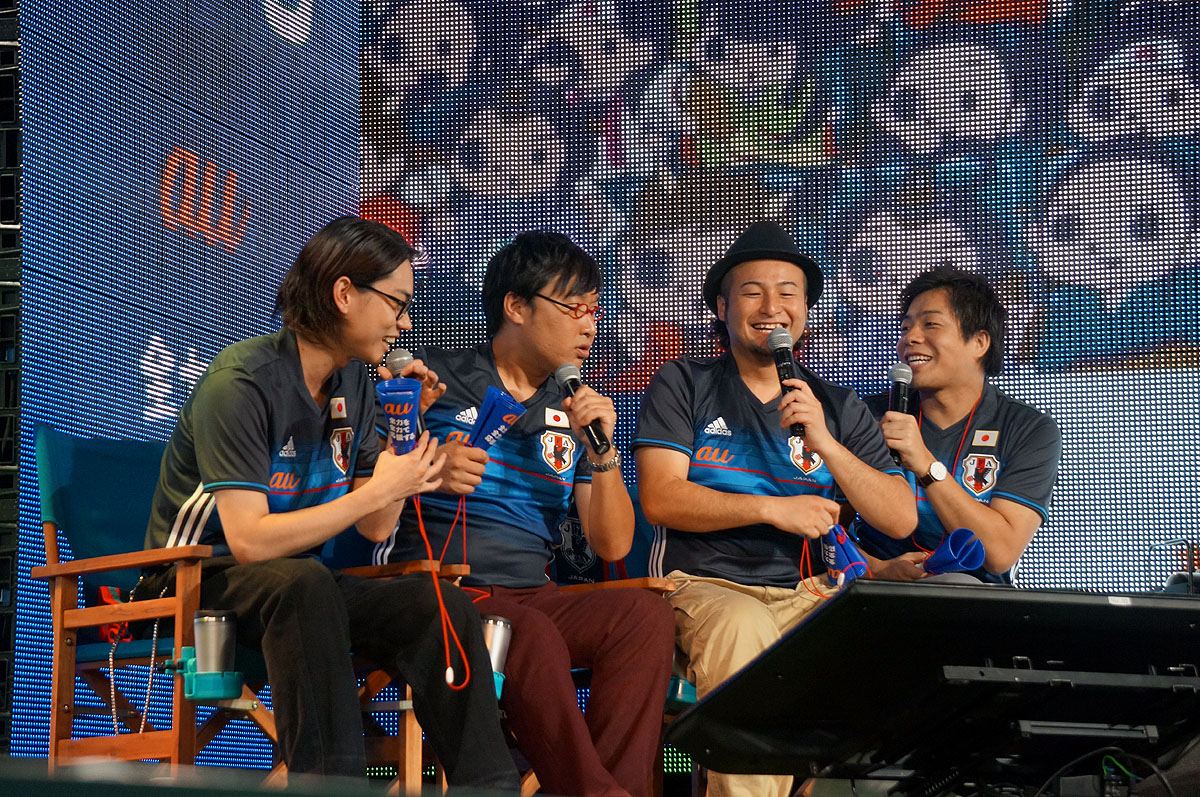 コーナーキックの場面になると4人揃って「コーナー！」と手を上げてアピール